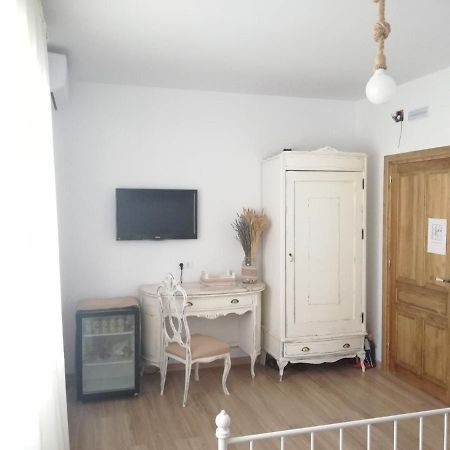 Hostal El Lugar De La Mancha Argamasilla De Alba Bagian luar foto