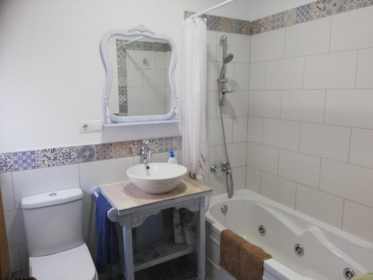 Hostal El Lugar De La Mancha Argamasilla De Alba Bagian luar foto