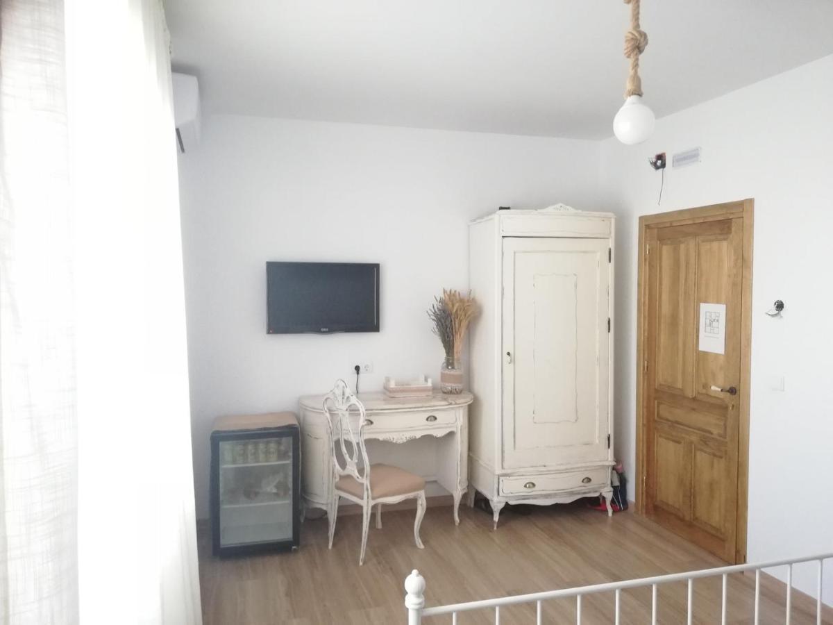 Hostal El Lugar De La Mancha Argamasilla De Alba Bagian luar foto