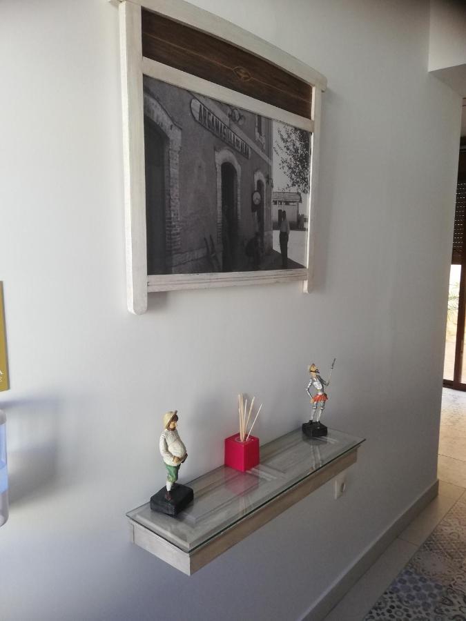 Hostal El Lugar De La Mancha Argamasilla De Alba Bagian luar foto