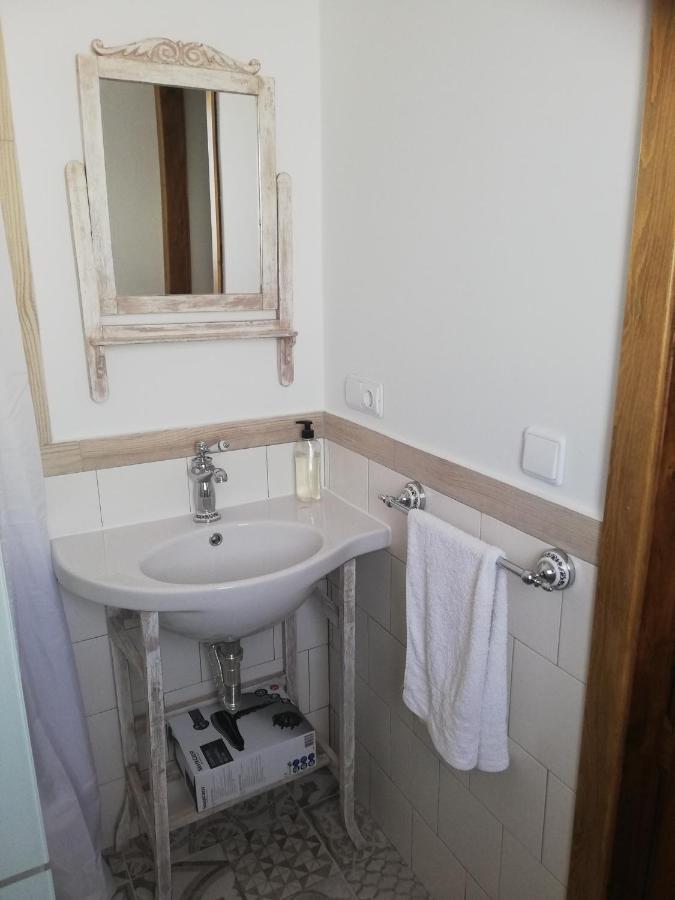 Hostal El Lugar De La Mancha Argamasilla De Alba Bagian luar foto