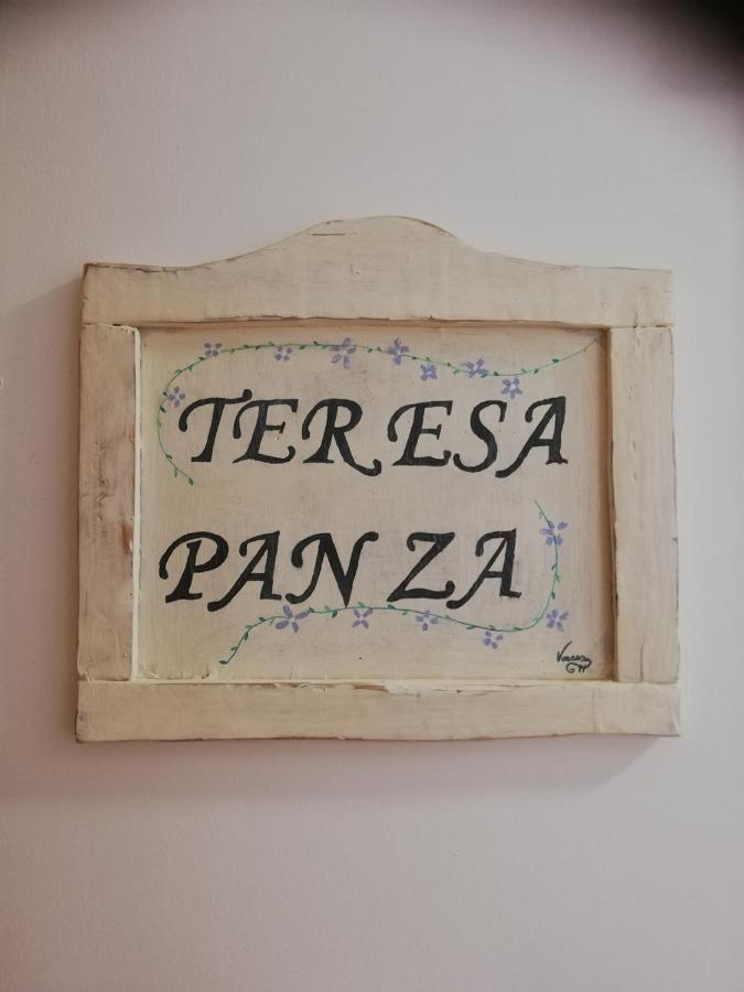 Hostal El Lugar De La Mancha Argamasilla De Alba Bagian luar foto