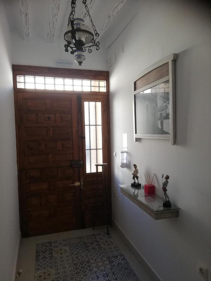 Hostal El Lugar De La Mancha Argamasilla De Alba Bagian luar foto