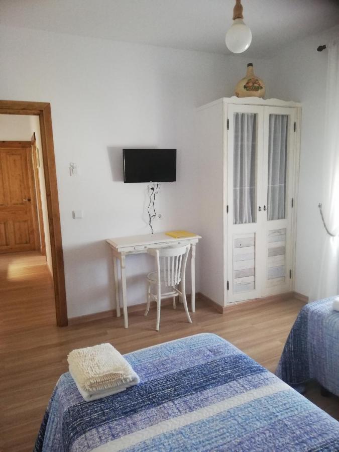Hostal El Lugar De La Mancha Argamasilla De Alba Bagian luar foto