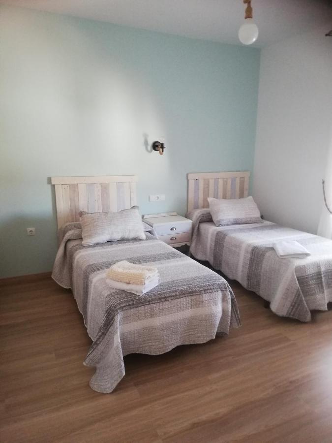 Hostal El Lugar De La Mancha Argamasilla De Alba Bagian luar foto