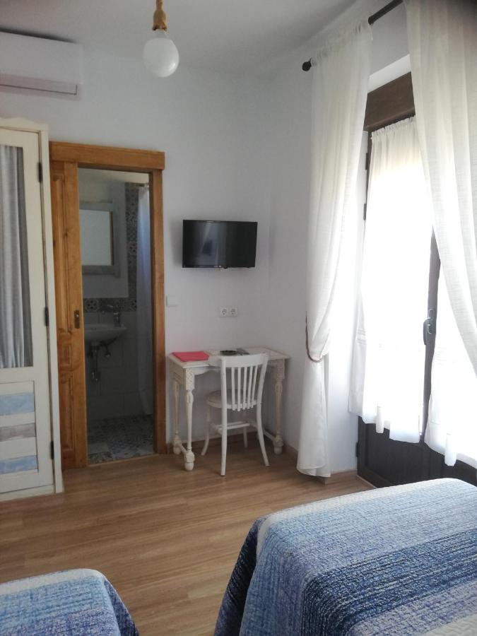 Hostal El Lugar De La Mancha Argamasilla De Alba Bagian luar foto