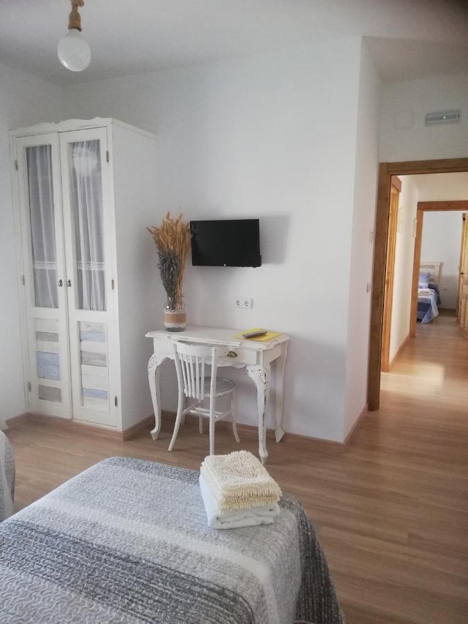 Hostal El Lugar De La Mancha Argamasilla De Alba Bagian luar foto