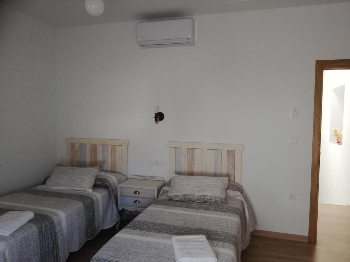 Hostal El Lugar De La Mancha Argamasilla De Alba Bagian luar foto