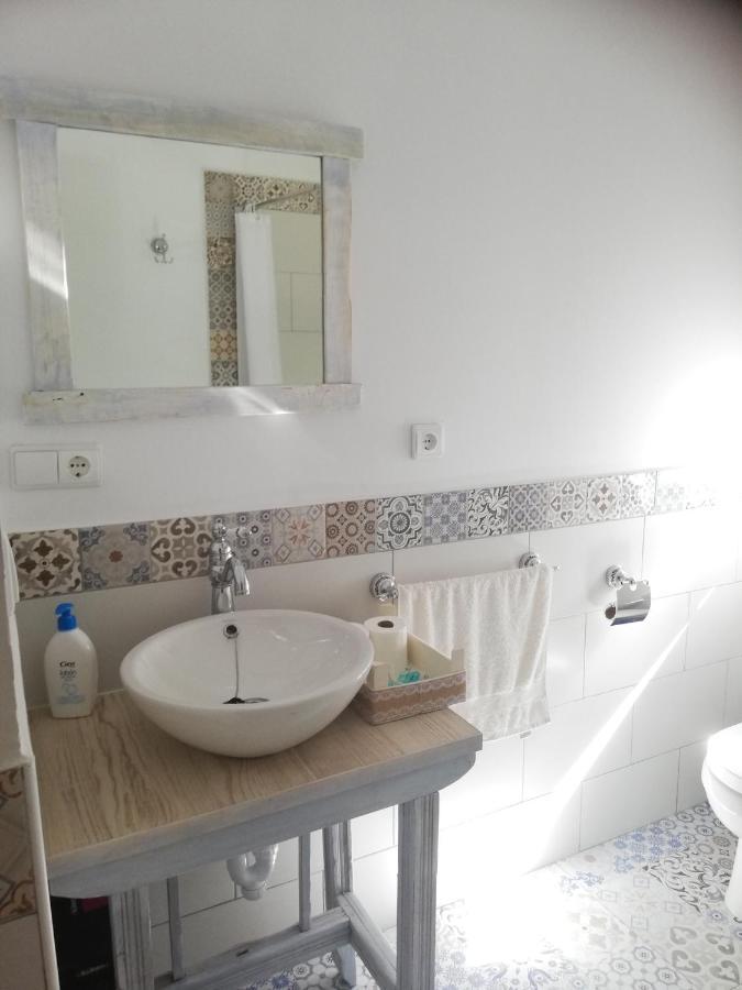 Hostal El Lugar De La Mancha Argamasilla De Alba Bagian luar foto